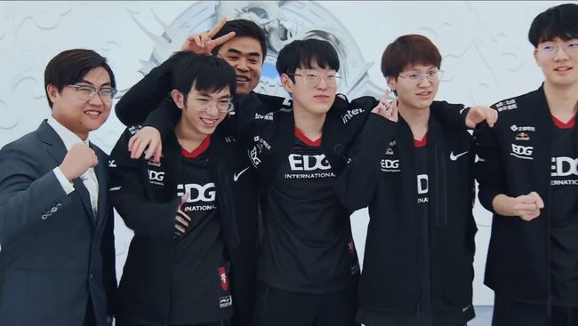 队再一次展 队再一次展