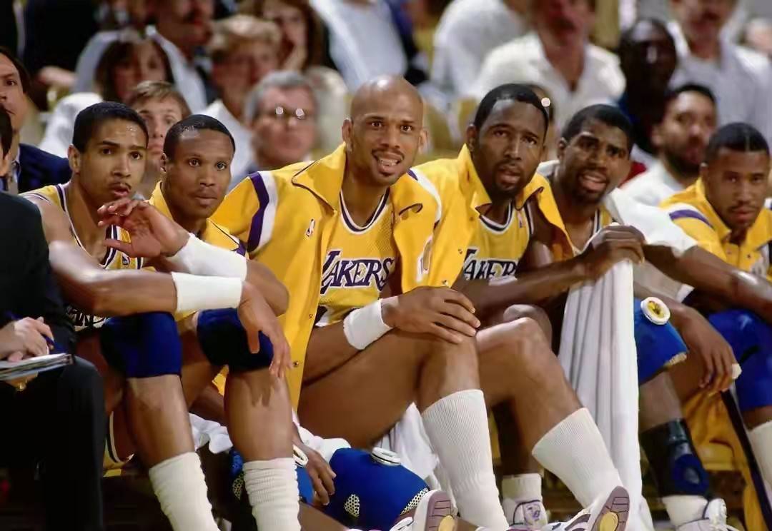 果断的轮换 果断的轮换